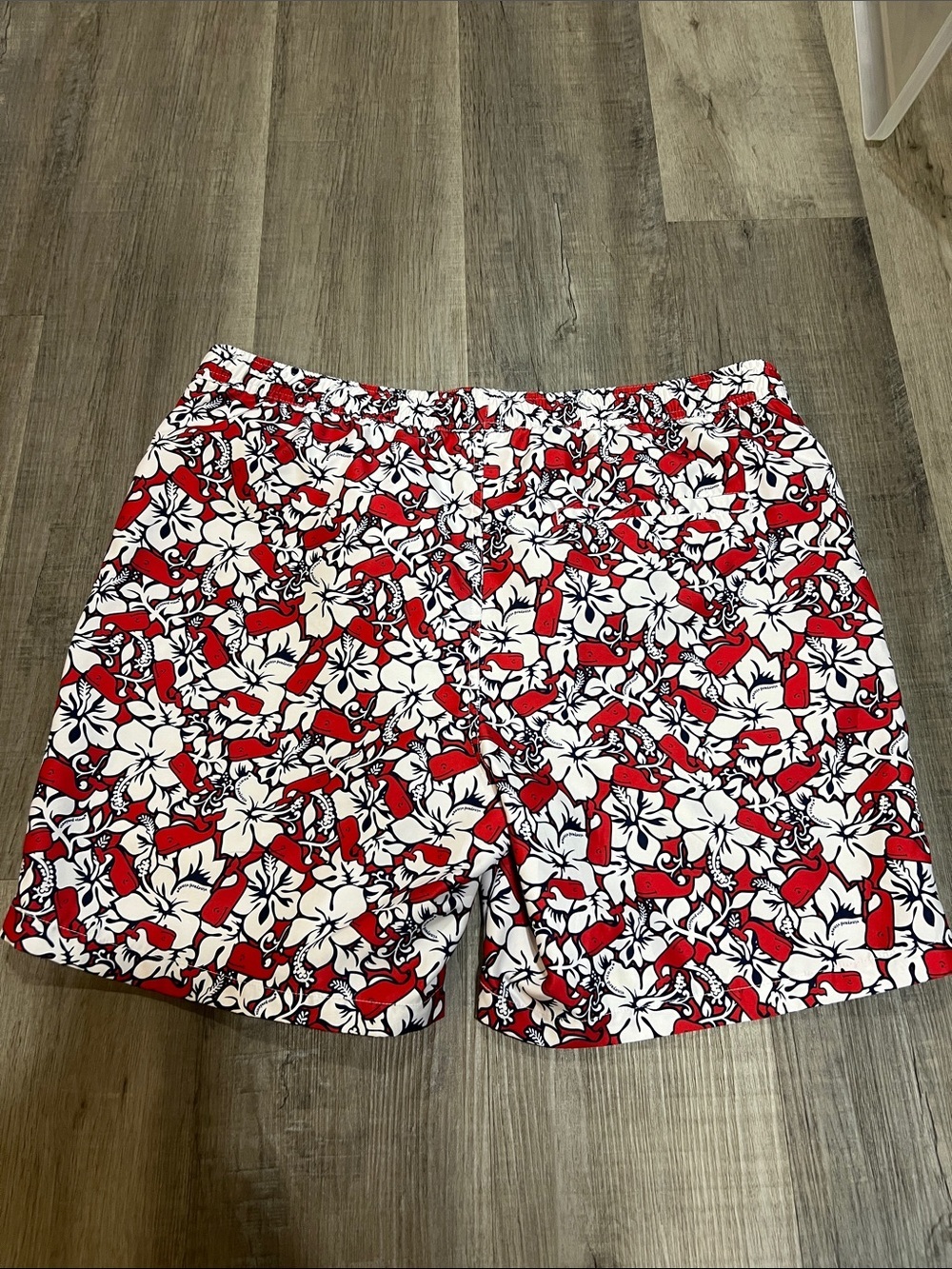 Vineyard Vines for Target Men’s swim trunks size L in EUC - Picture 3 of 7